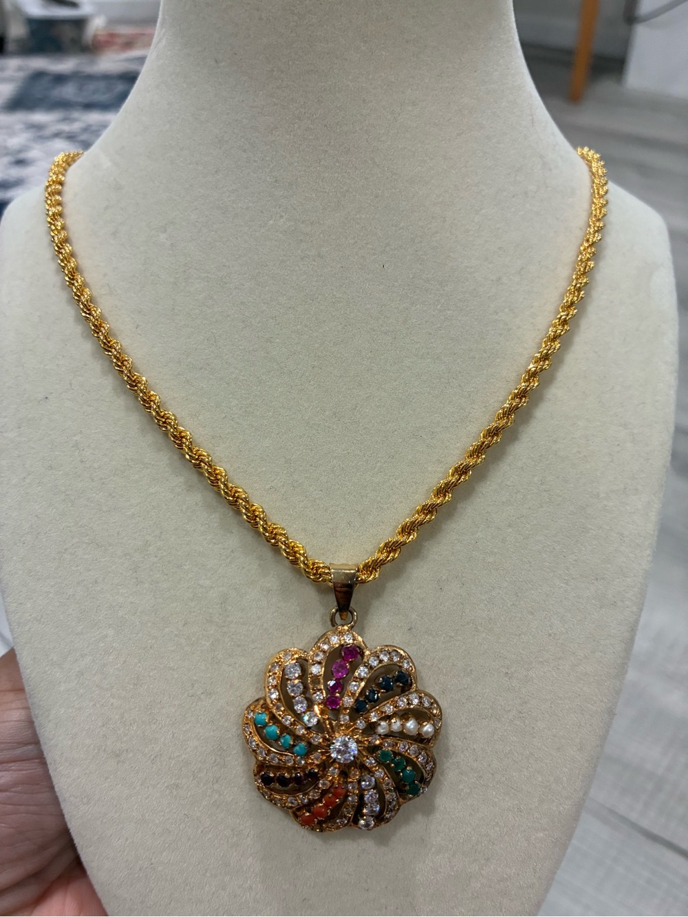 Vintage Multicolor Gold-Tone Floral Gemstone Pendant Necklace | Estate Jewelry